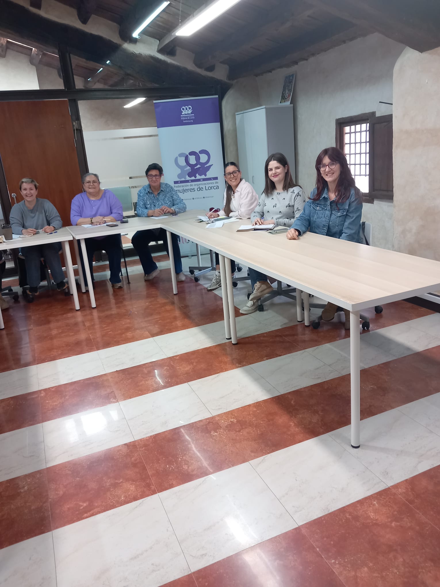 Participantes en la Mesa Local de Entidades