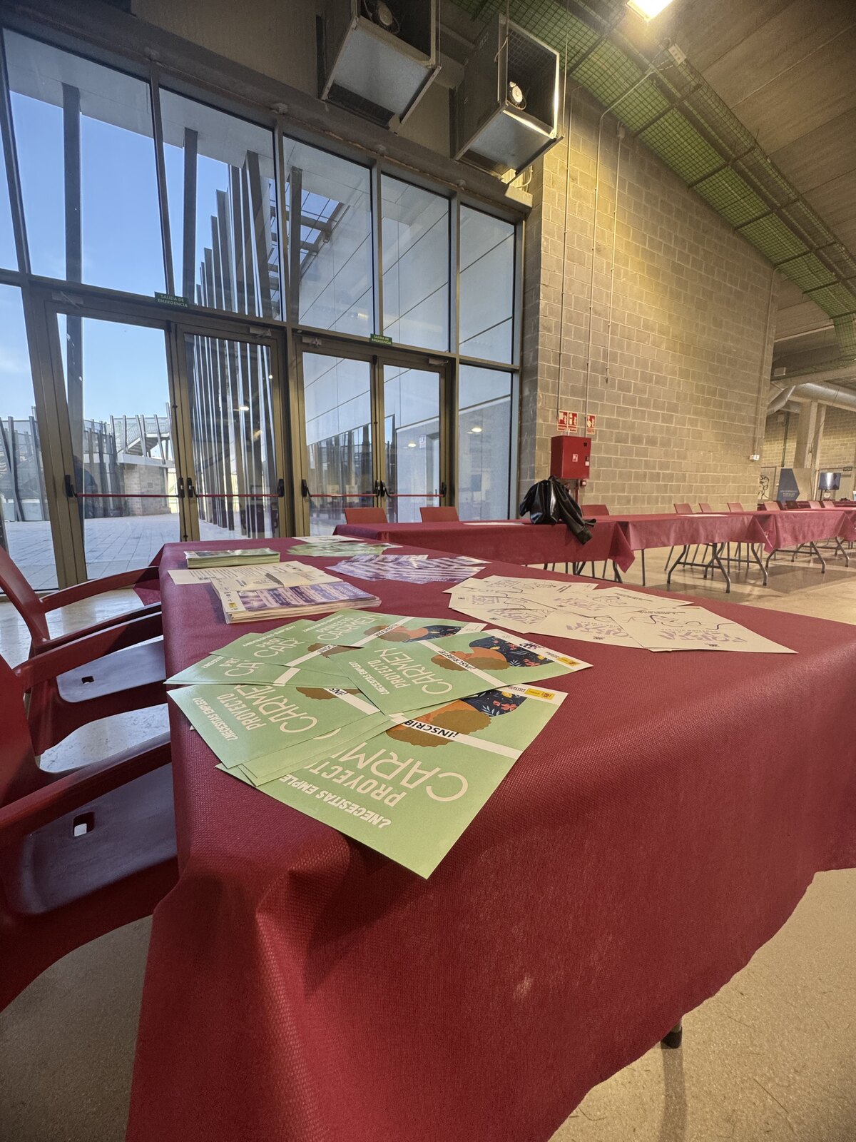 Material informativo de FOML en la Feria de Empleo