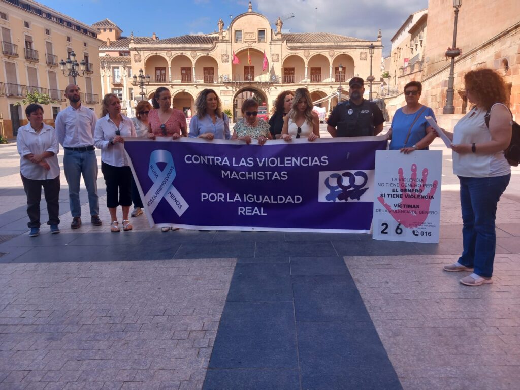 Un minuto de silencio no devuelve una vida, pero la indiferencia tampoco salva ninguna