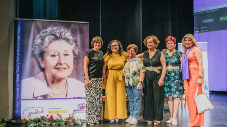 La Federación de Organizaciones de Mujeres de Lorca recibe el Premio Elio 2026 junto a Agustín Martínez, uno de los autores de Carmen Mola