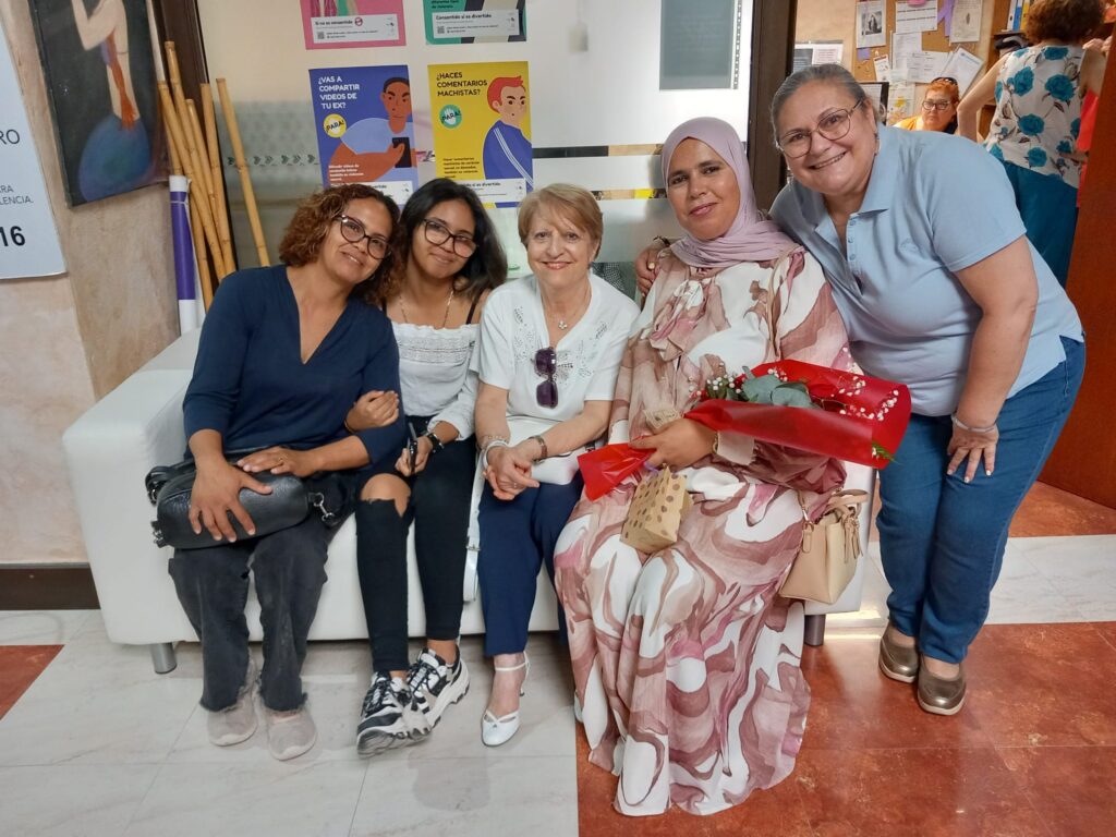 Acción Social “la Caixa” apoya a la Federación de Mujeres de Lorca con una donación de 3.600 € para impulsar el proyecto PUENTES